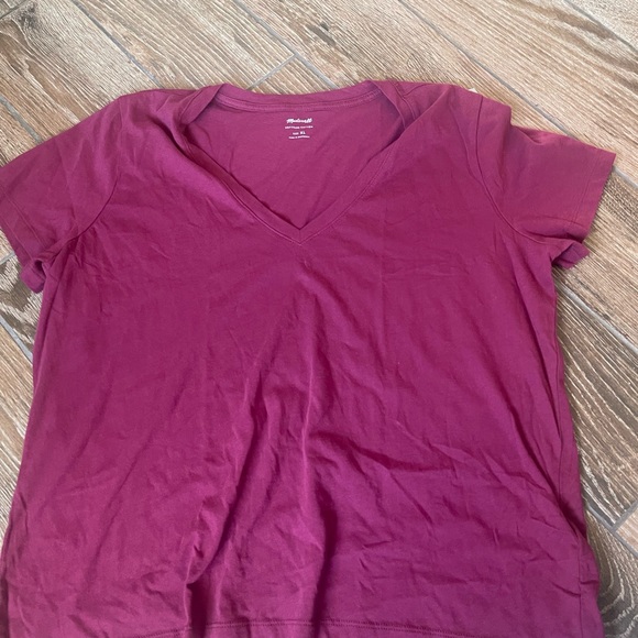 Madewell Tops - Madewell Women's V-Neck T-Shirt -Maroon Sz XL